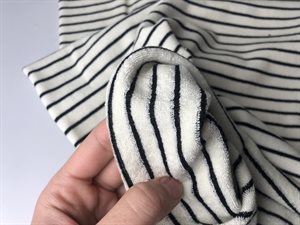 Frotte' - skøn offwhite med sorte striber